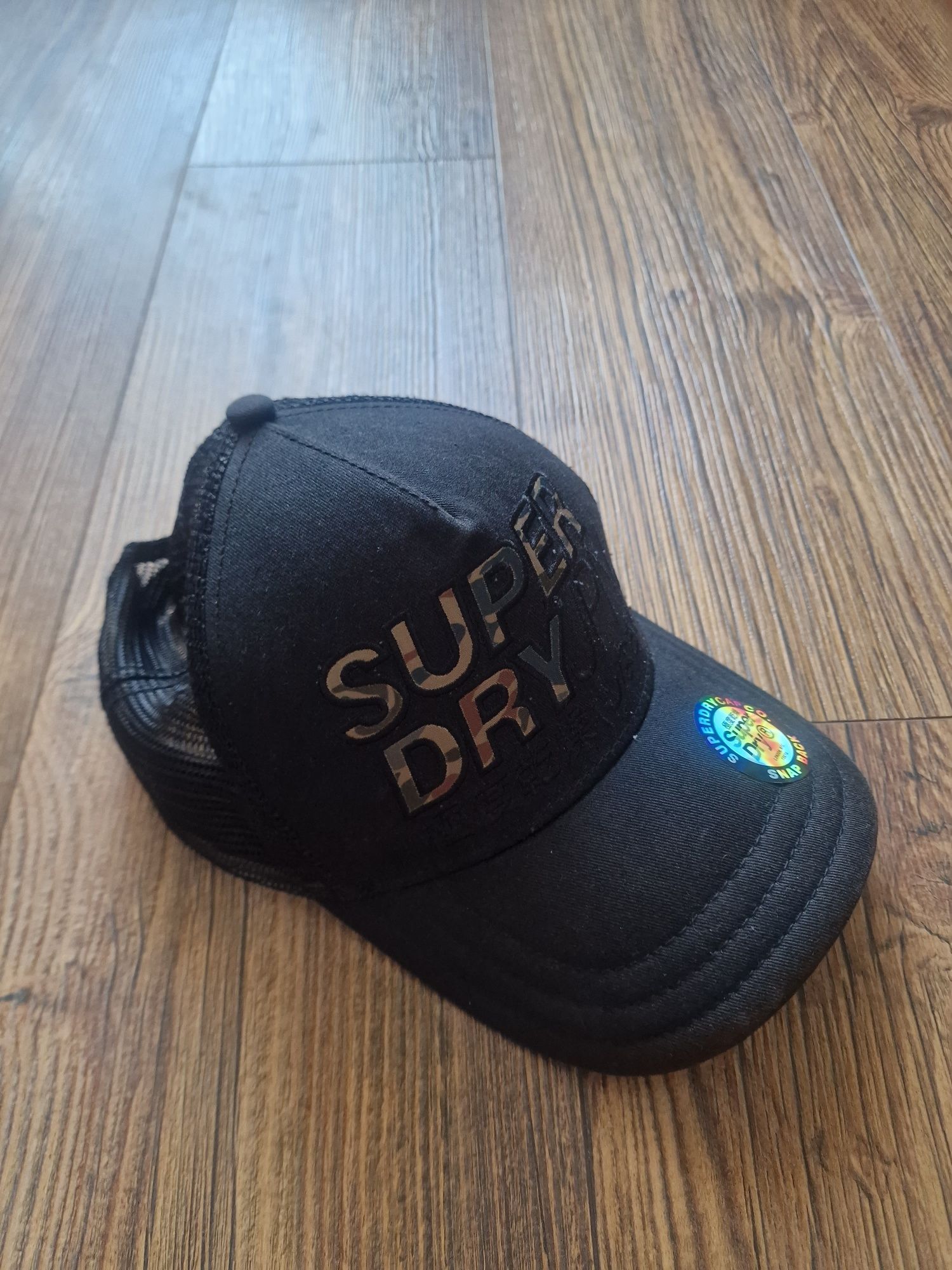 Страхотна шапка SUPERDRY