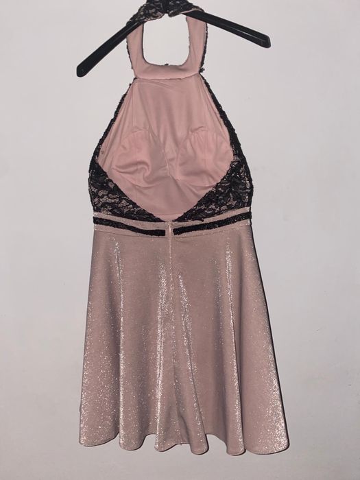 Rochie cu elemente de dantelă