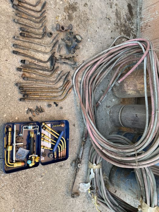 De vanzare doua tuburi de oxigen si doua de acetiliena