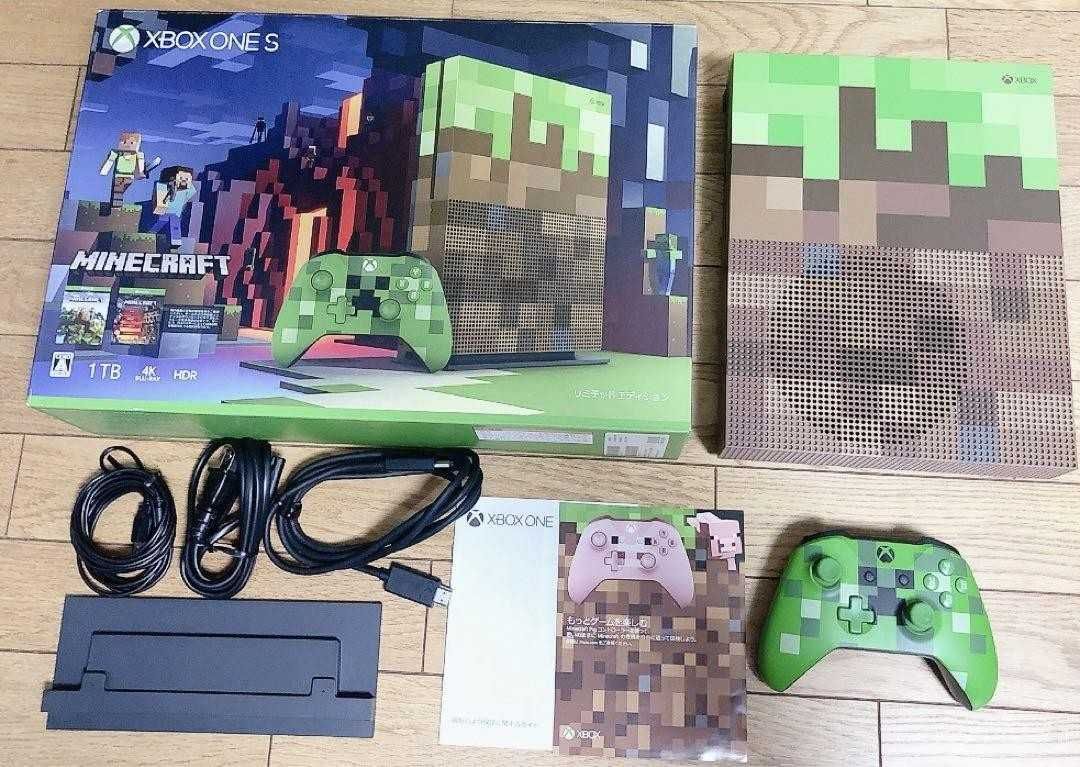 XBOX One S 1 tb Minecraft Limited Edition + стойка