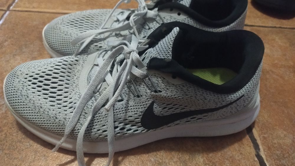 Найк маратонки тип чорап