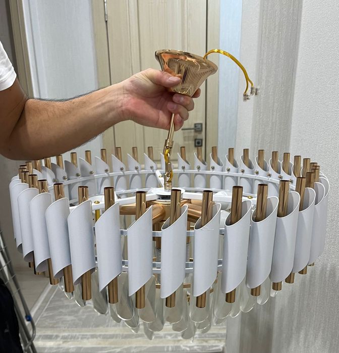 Продам люстру в отличном состоянии