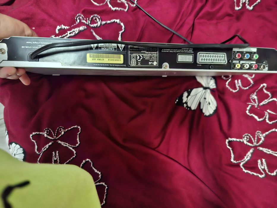 Vând dvd  e zgâriat oleaca