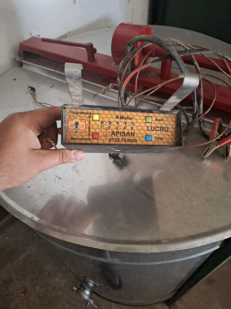 Vand centrifuga apicola