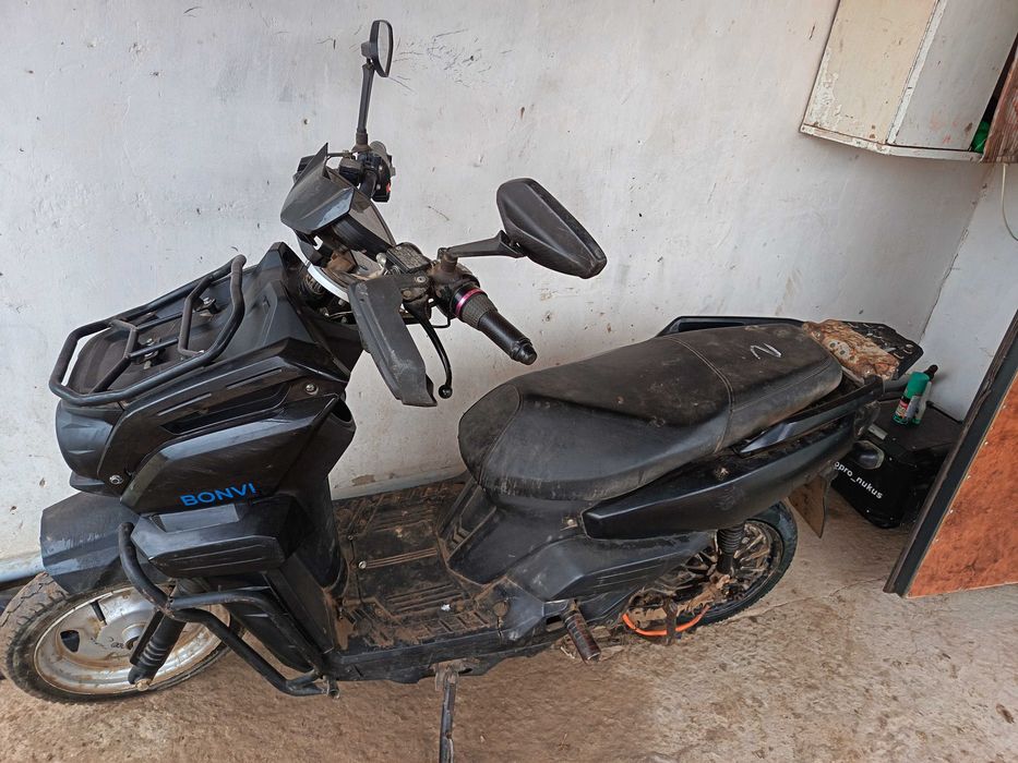 Скутер bonvi markada