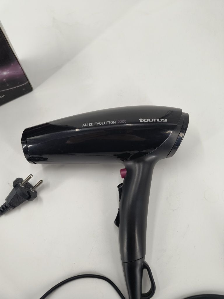 Сешоар TAURUS ALLiZE 2200w с следи от употреба