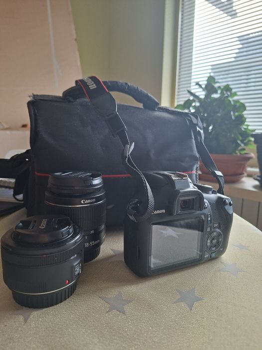 Canon 2000D с два обектива
