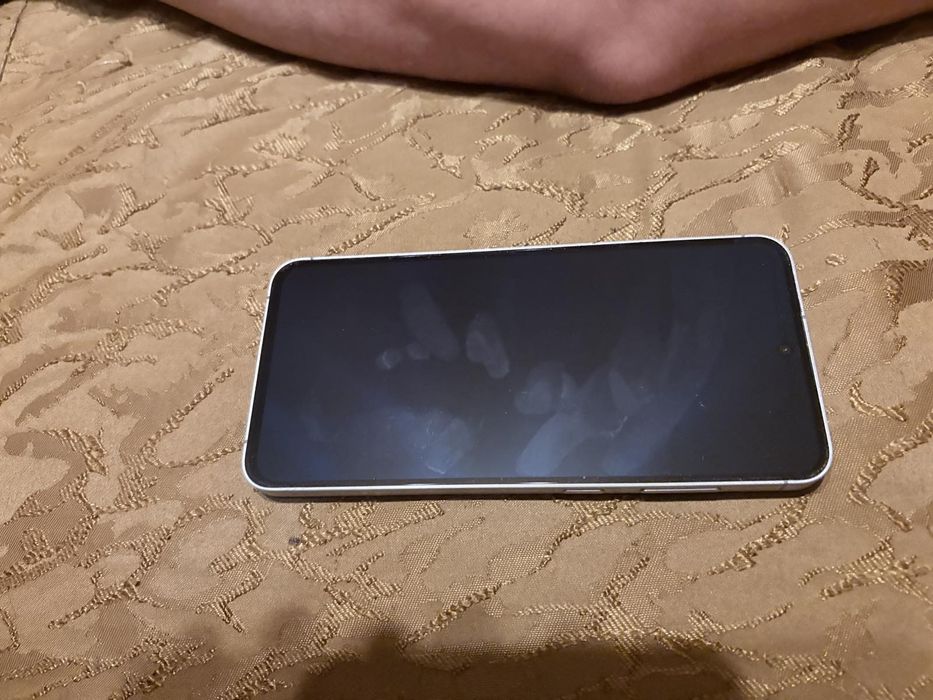 Продавам Samsung S24 fe