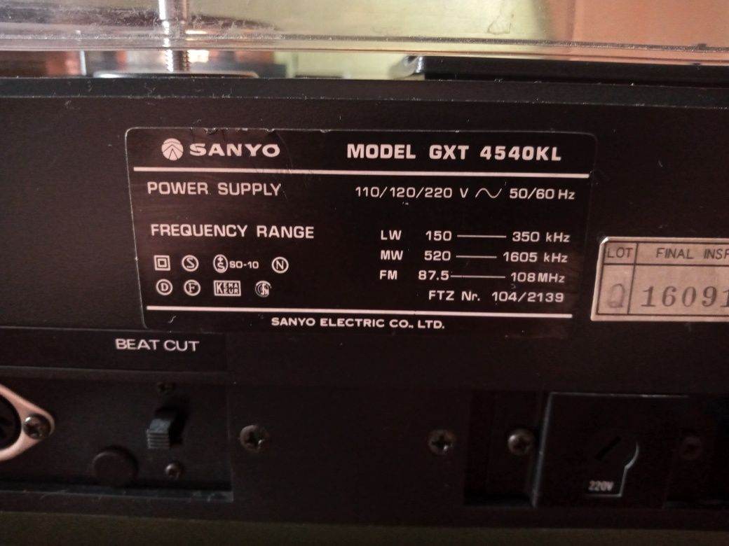 Vând statie Sanyo solid state 4x30w