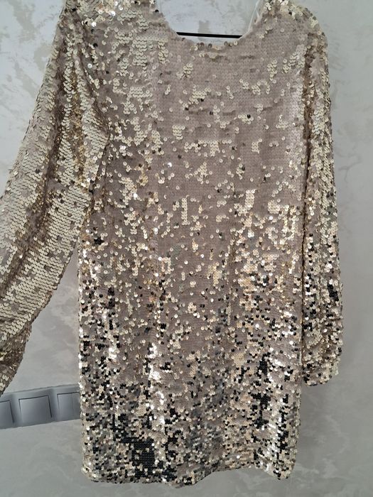 Rochita cu paiete aurii marimeaM