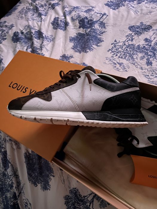 Vand o pereche frumoasa de adidas Louis Vuitton ORIGINALI % cumparati