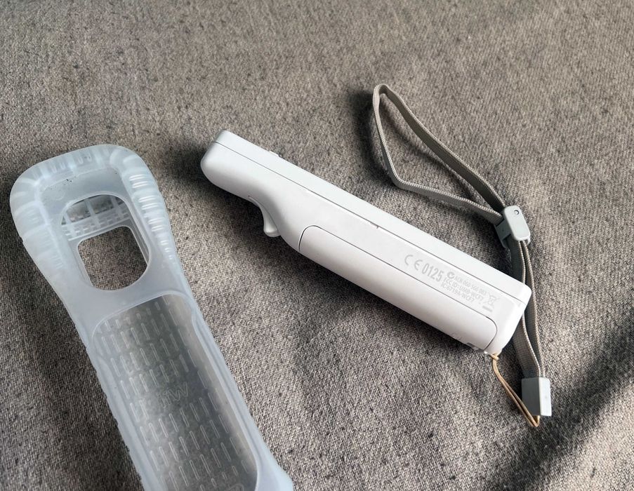 Controller Wii RVL-003 alb cu husa silicon stare foarte buna