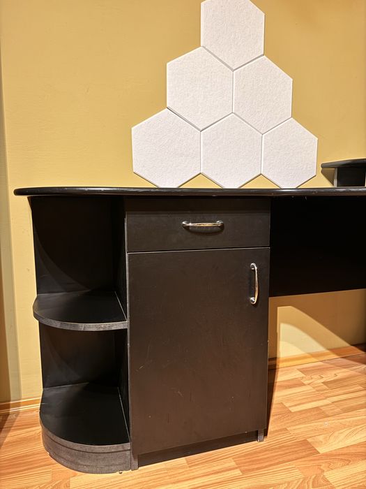 Birou colțar mare cu spații de depozitare