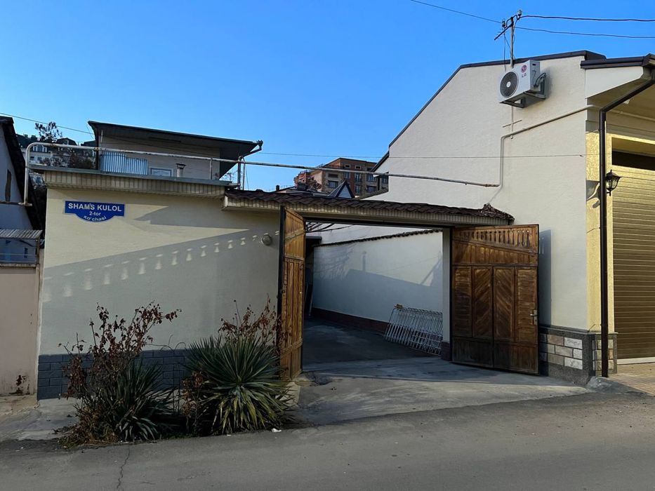 Продаётся дом участок на большую семью или под офис цена за сотку