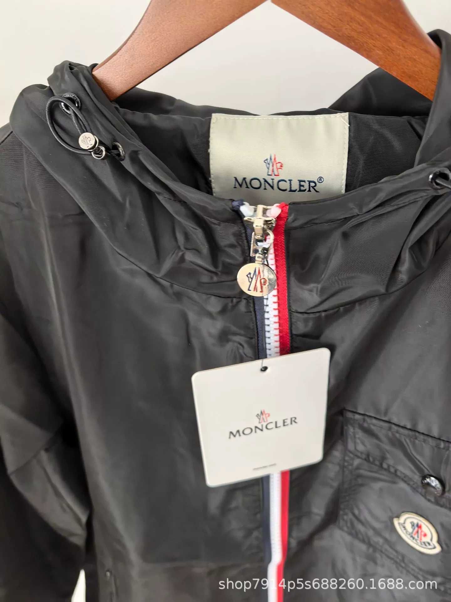 Moncler мужская одежда
