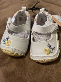 Бебешки обувки за момиче