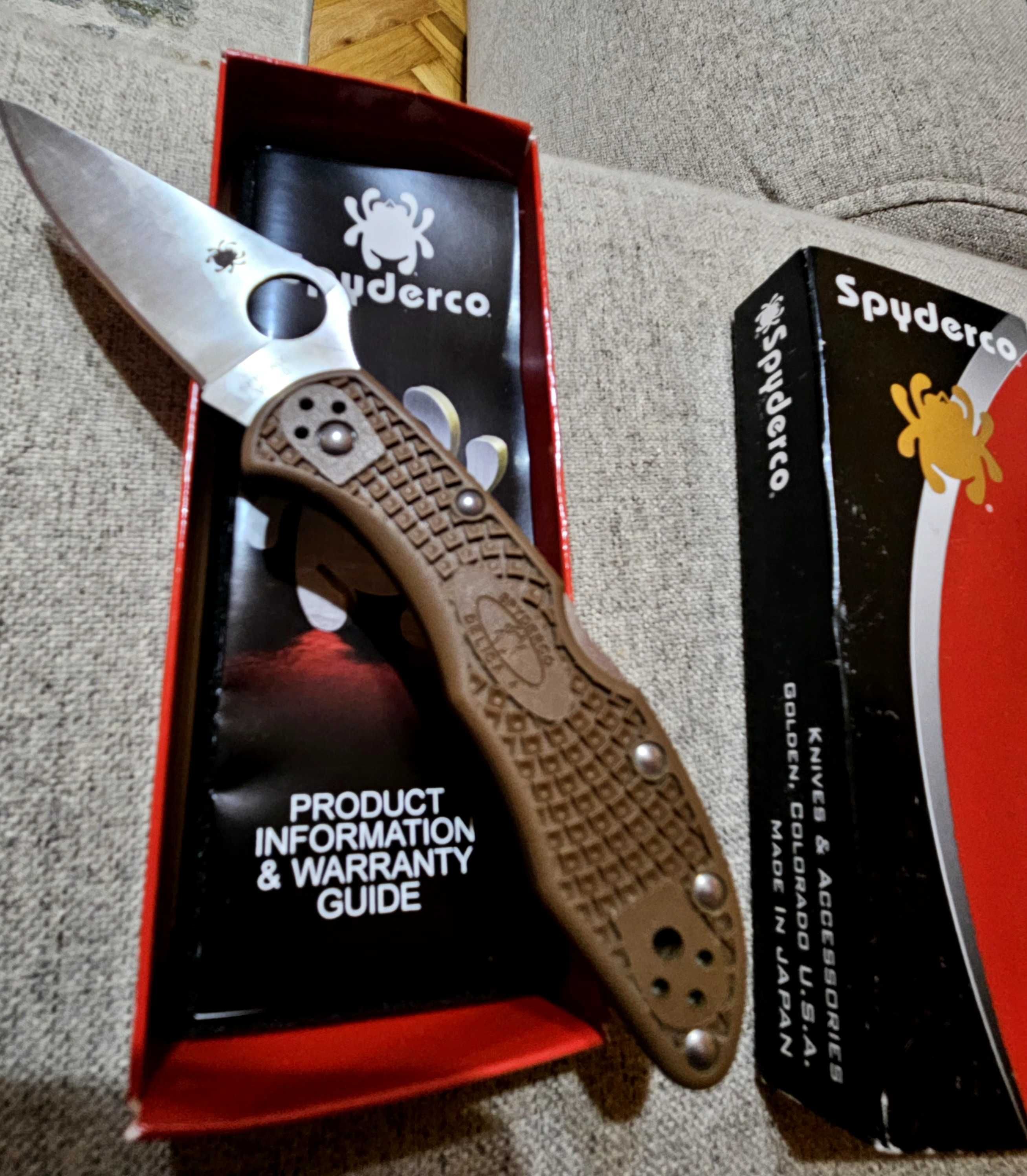 Vând briceag spyderco delica 4