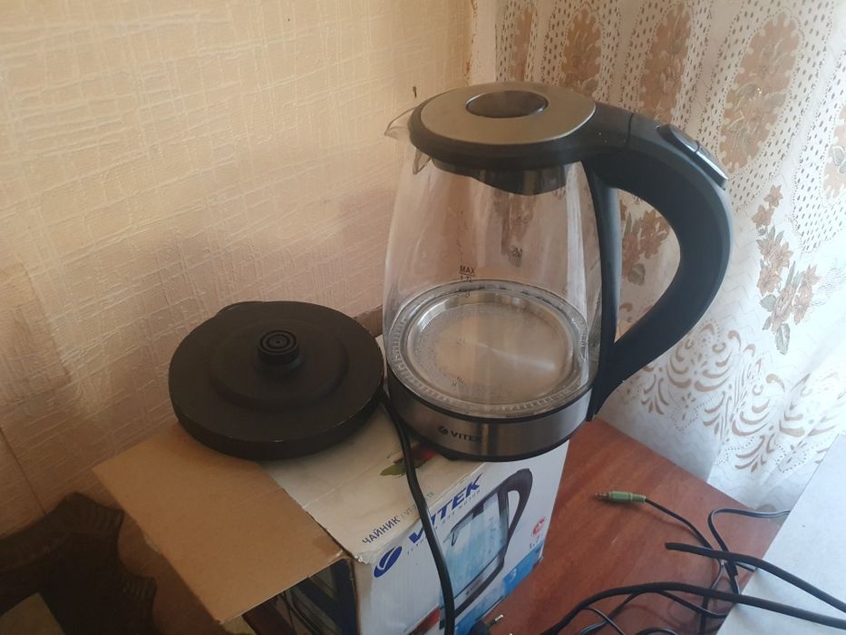 Электрочайник в хорошем состоянии  б.у.