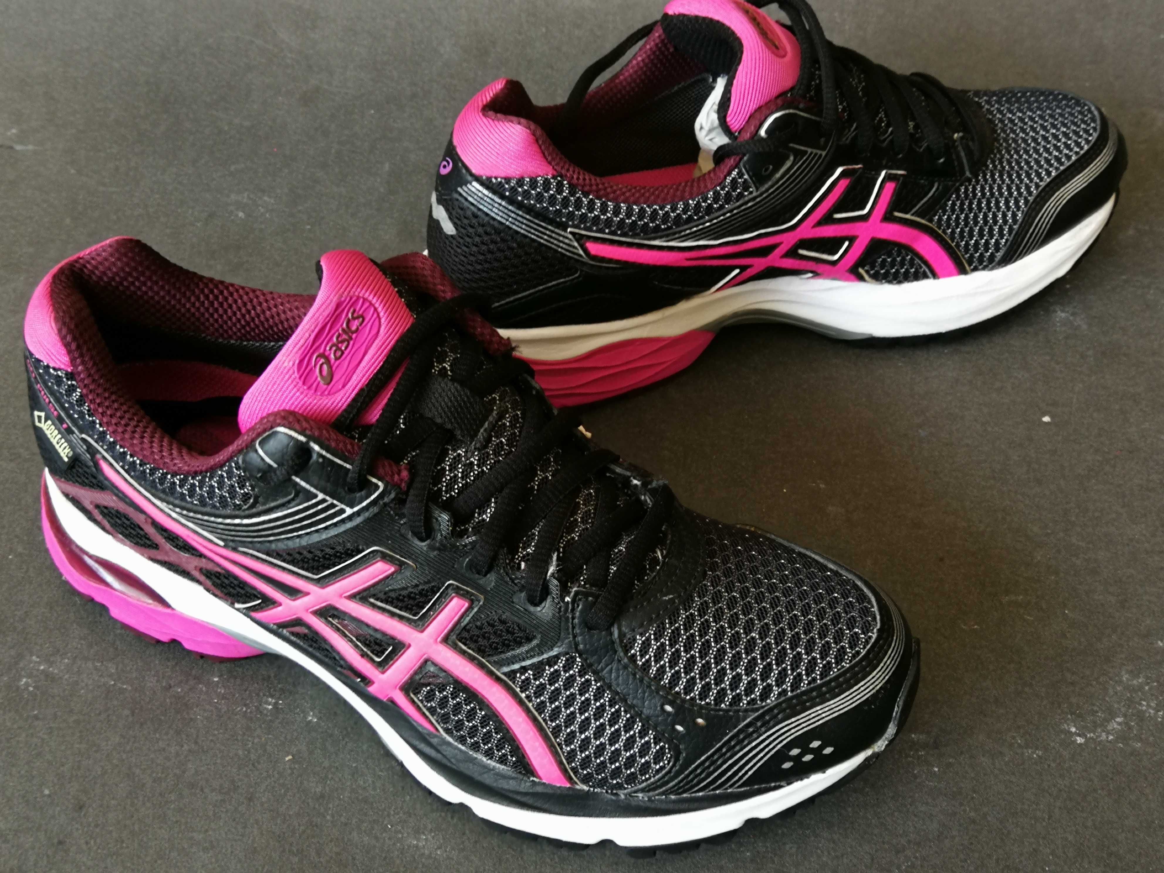 Adidasi ghete alergare munte maraton  40 41  ASICS GORETEX  Ca NOI