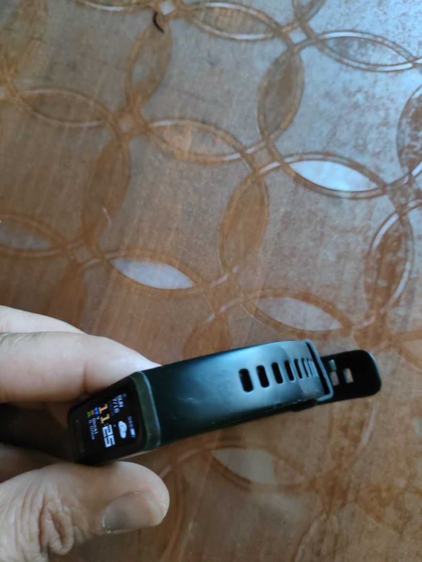 Смарт гривна Huawei Band 4