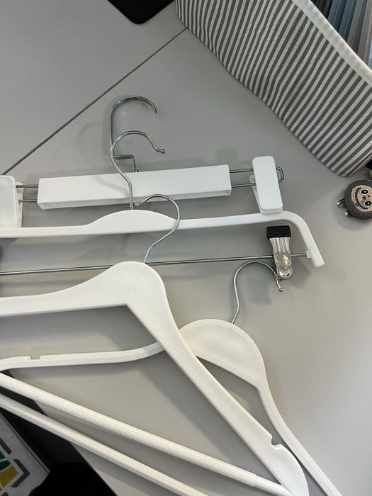 Продам вешалки для одежды