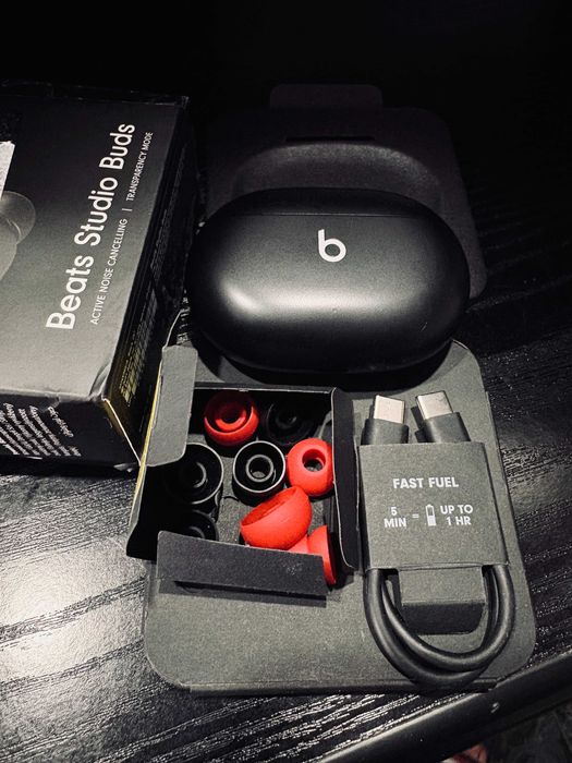 Beats Studio Buds  în Garanție cu  Active Noise Canceling