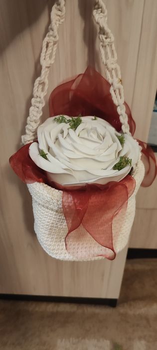 Плетена кошница с Роза 6  лв