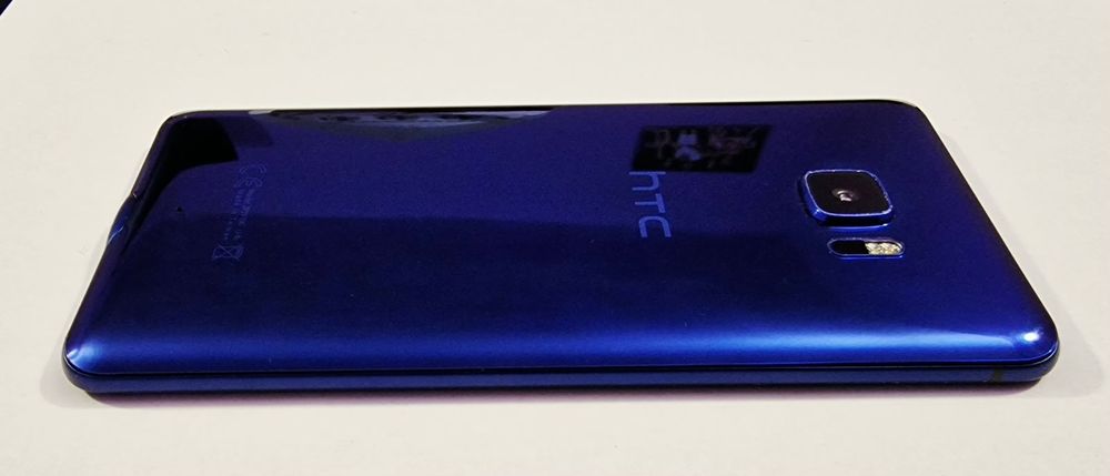 HTC U Ultra Sapphire Blue  Ecran Dublu, Design Sclipitor și Viteză