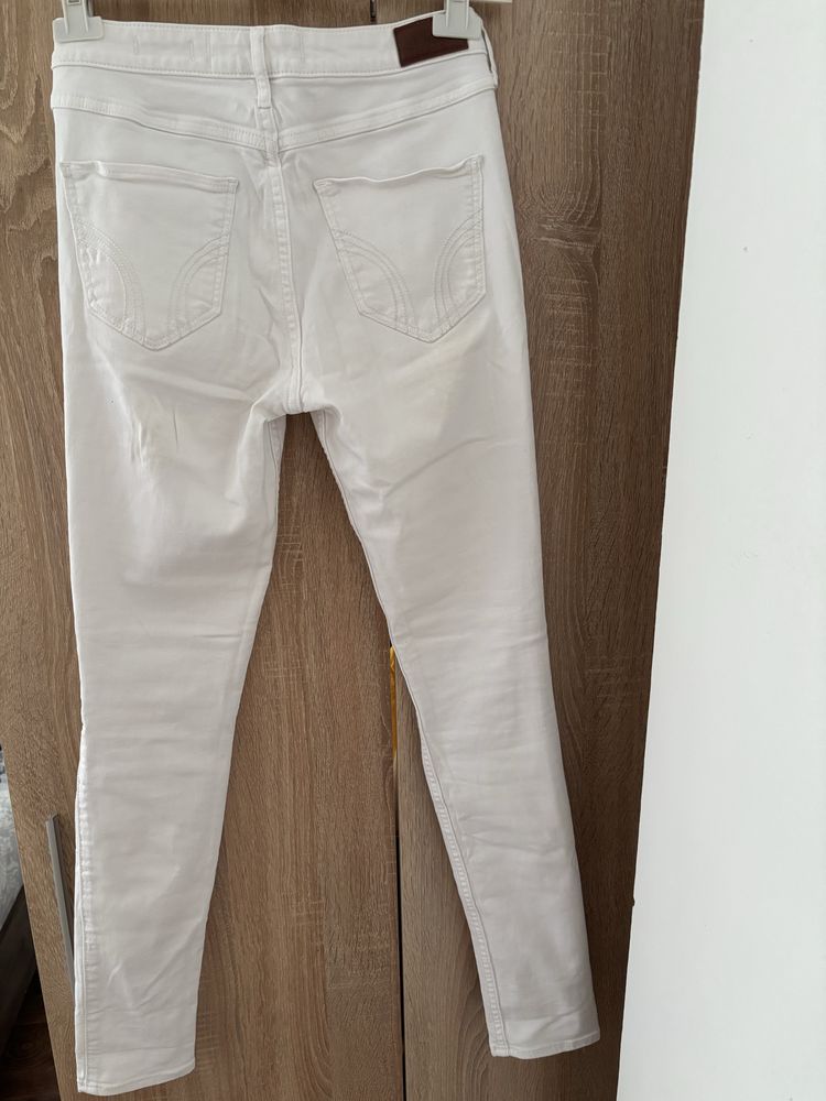 Бели дънки Hollister