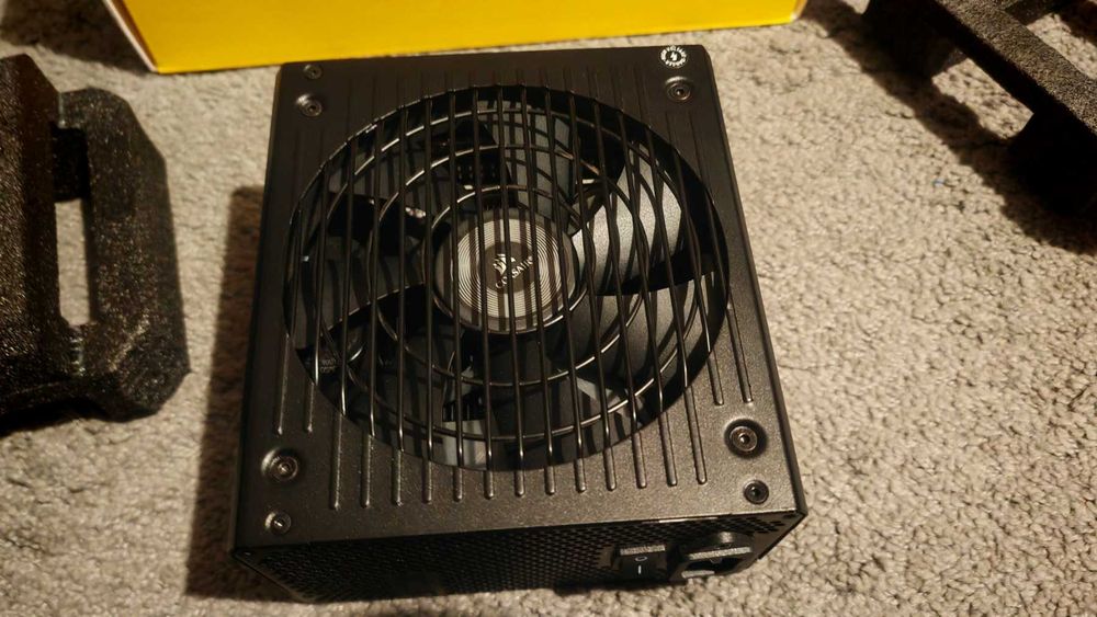 Захранване Corsair PSU 850W RM850 80+ Gold Fully-Modular