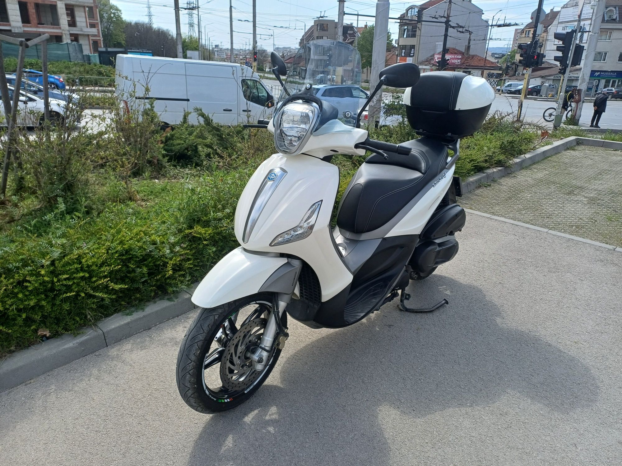 Скутер Piaggio Beverley 350
