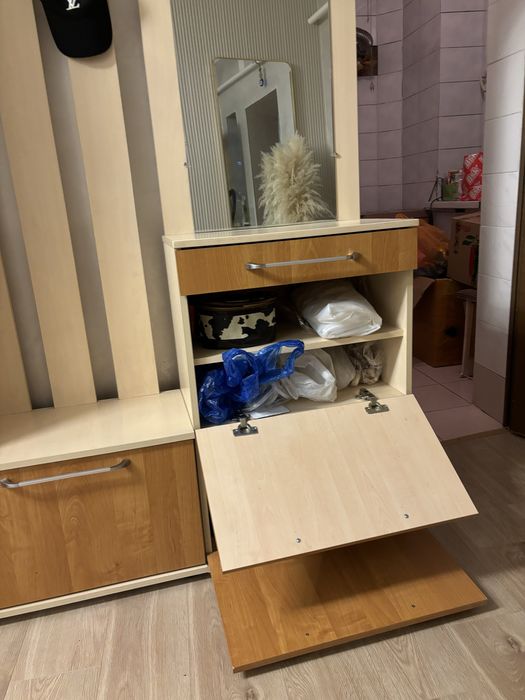 Шкаф, Продаю прихожую в отличном состоянии.