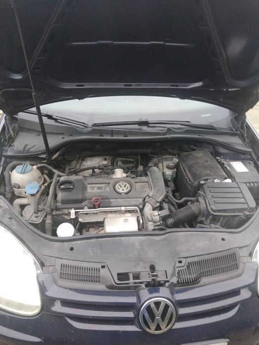 Golf v 2008 motor 1400 benzina. Senzori parcare încălzire scaune etc.