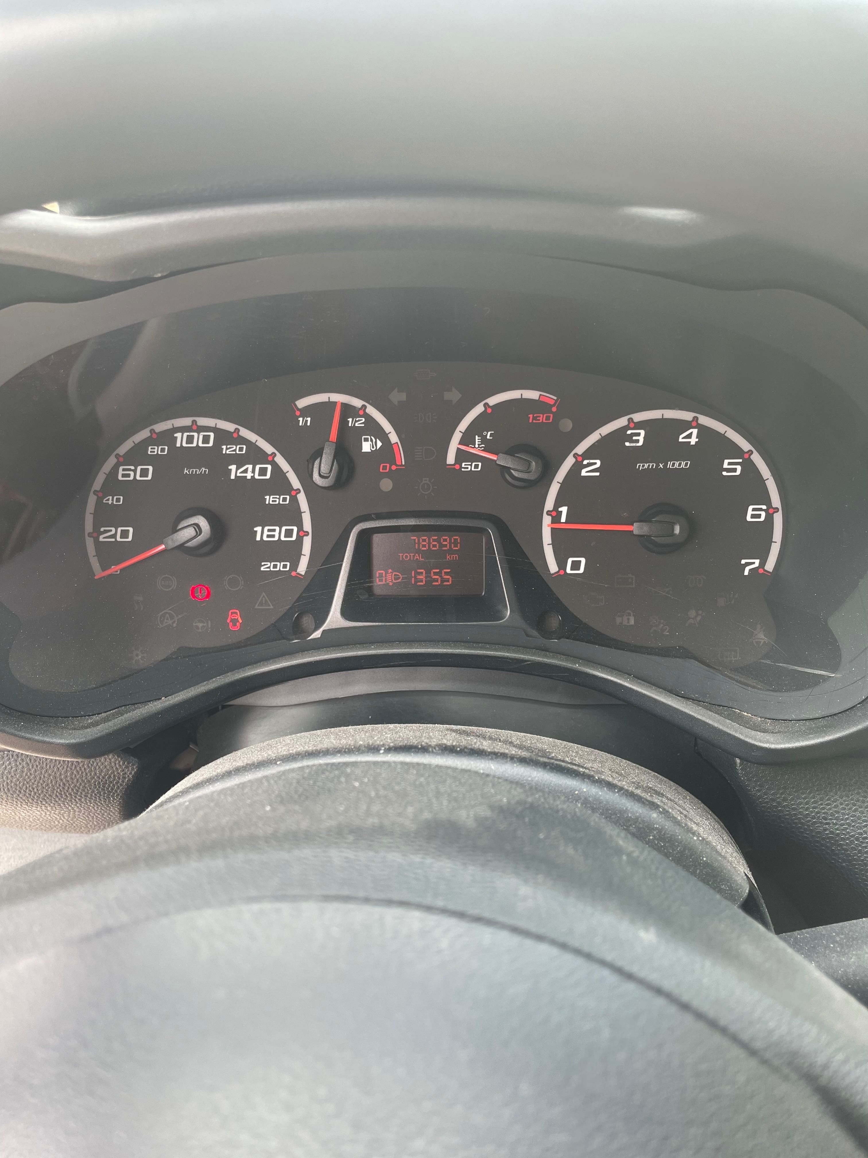 Ford Ka .Колата е 69 коня 2013 година
Цена-5700 лева