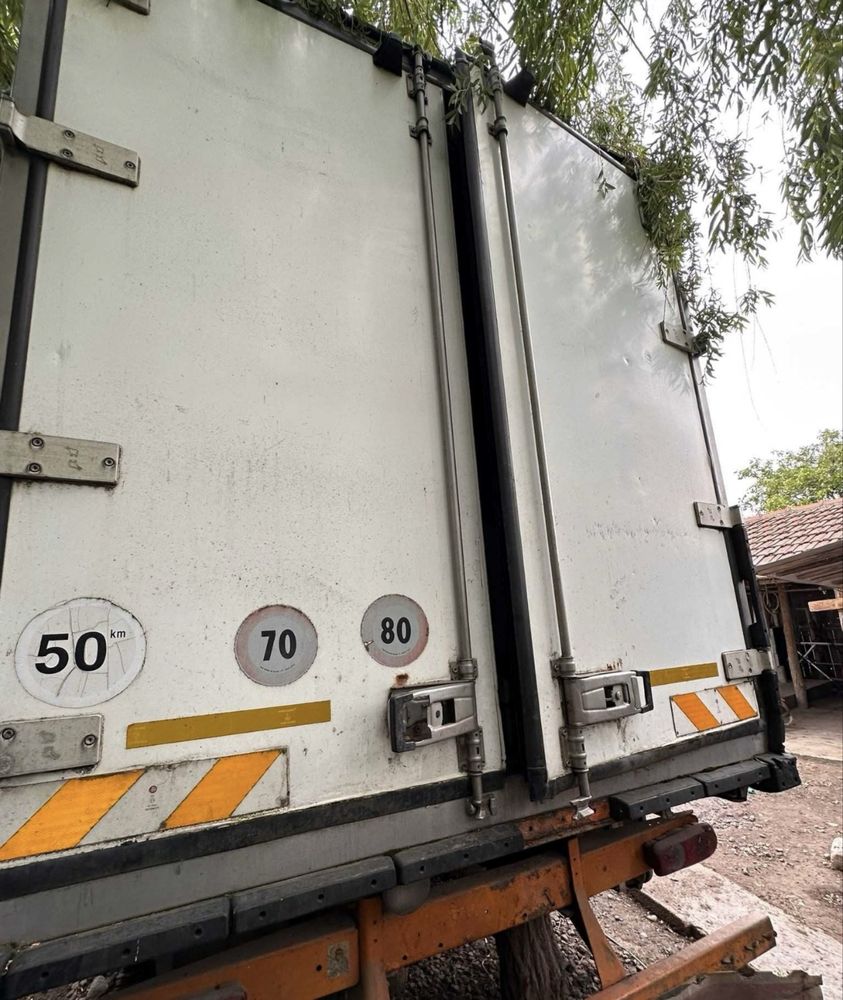 DAF 55 LF Schmitz Frigorifica 2001