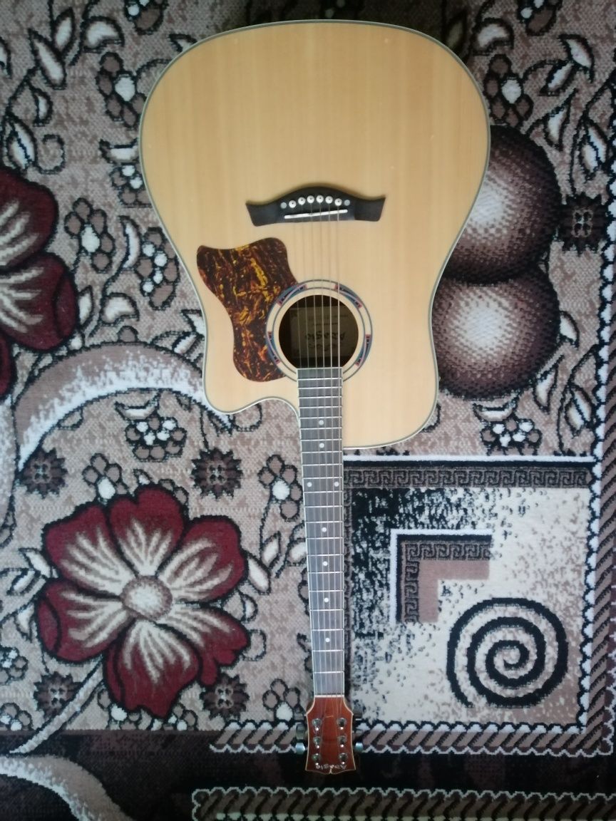 Gitara sotiladi 130$