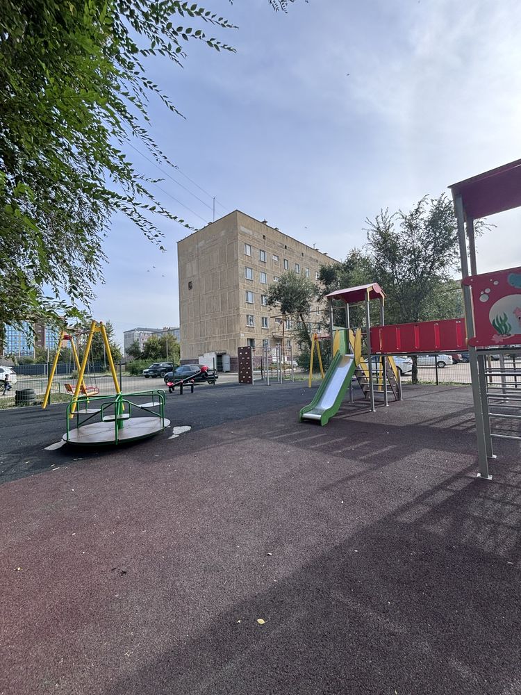 Продам срочно однакомнатную по Абылайхана! ТОРГ СРОЧНО !