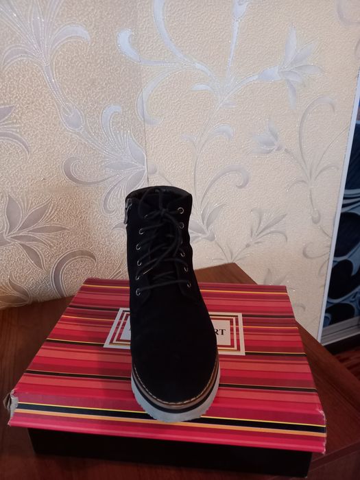 Продам осеннии ботинки