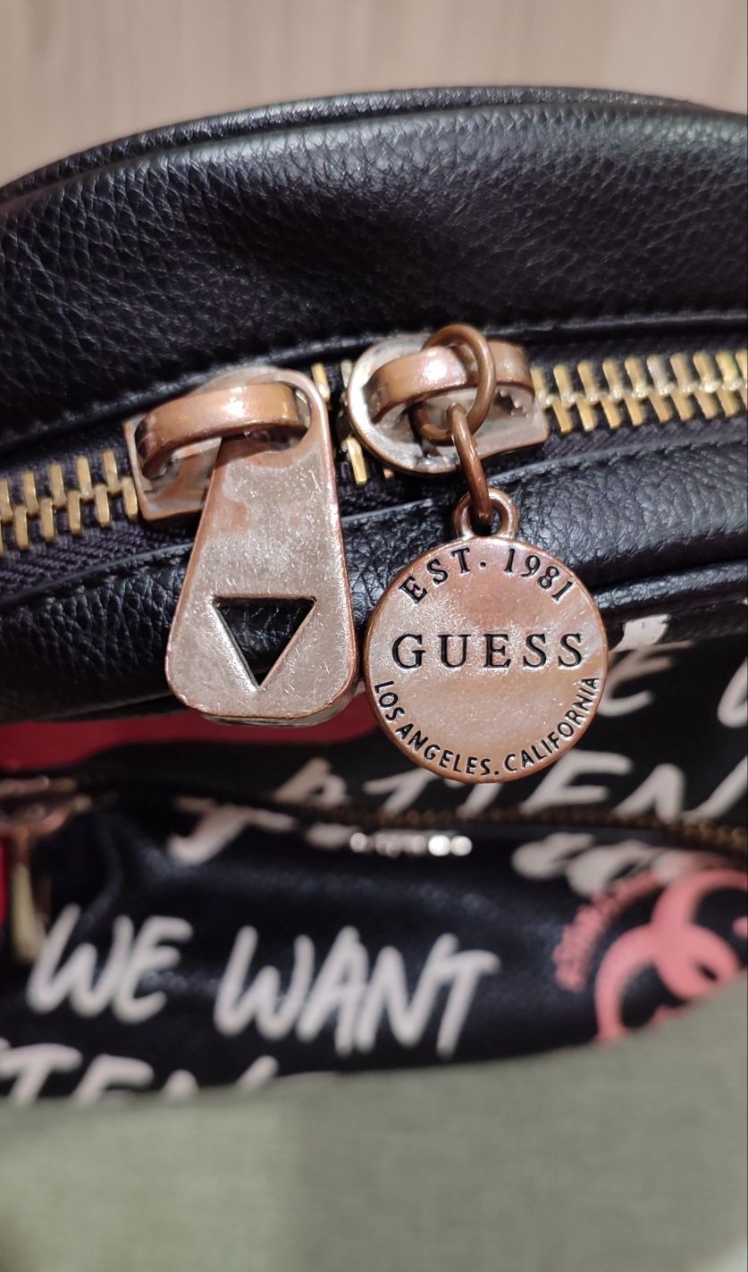 Дамска раница GUESS