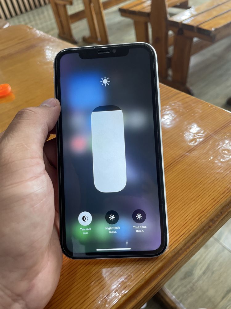 Продам Айфон Xr в отличном состоянии face id только не работает