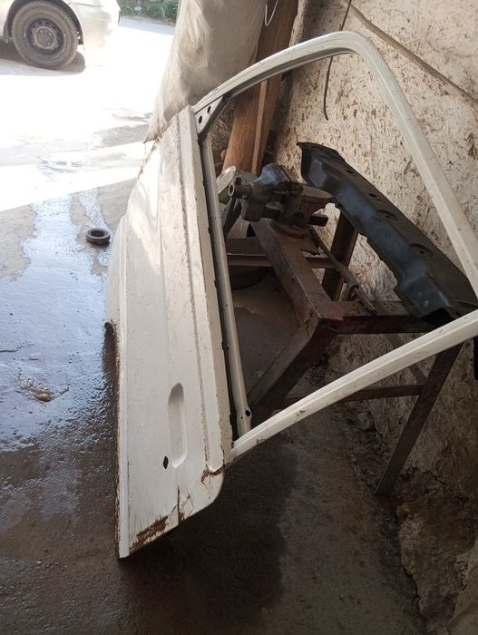 Дамас эшик чап томон