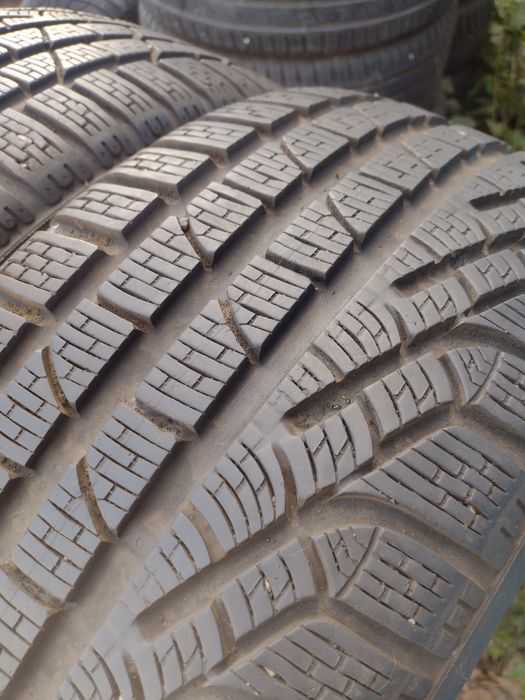 Перфектни 2бр.235/45/17 Pirelli dot0119