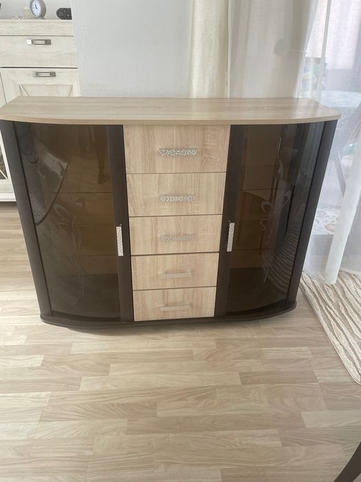 Comoda cu doua usi si cinci sertare