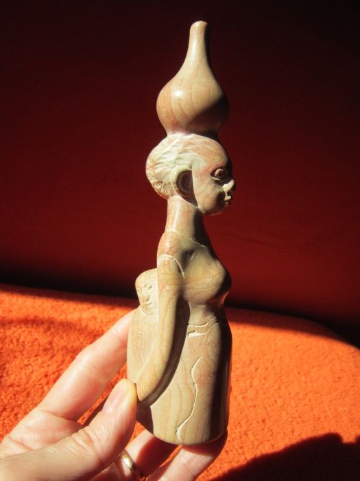 cadou rar sculptura de colectie,piatra roz Pink Stone African Lady