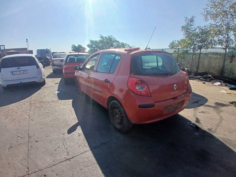 Dezmembrez renault clio 3