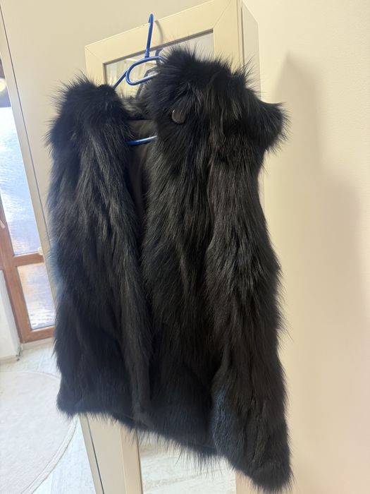 Vesta din blana de vulpe cu gluga