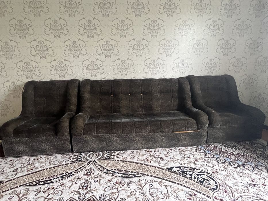 диван екі креслосымен