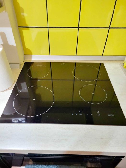 Vand Plita Inductie Electrolux cu 4 zone de gatit
