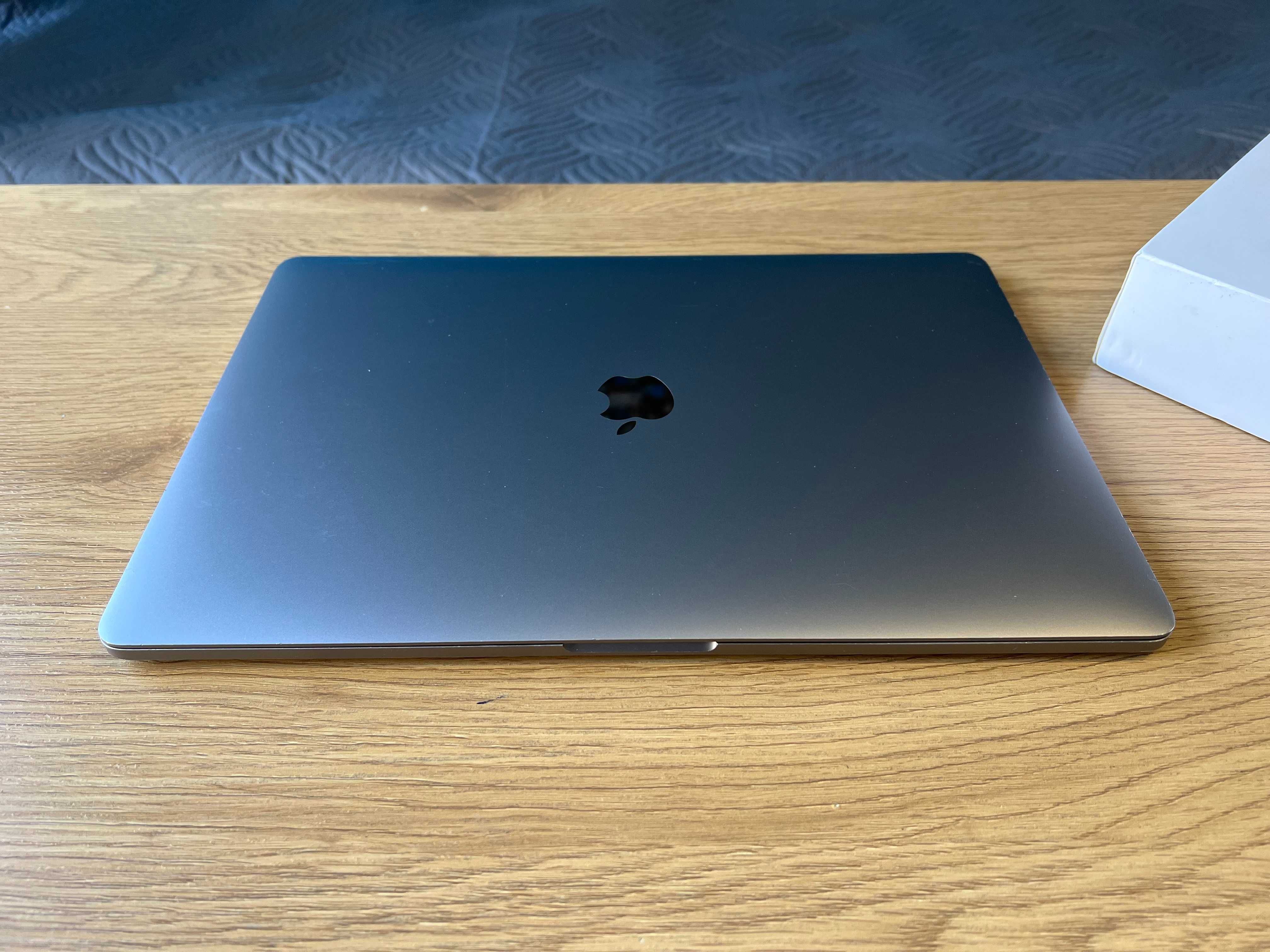 MacBook Pro 15-inch 2017, 2.8GHz, i7, 16RAM, 256GB SSD, A1707