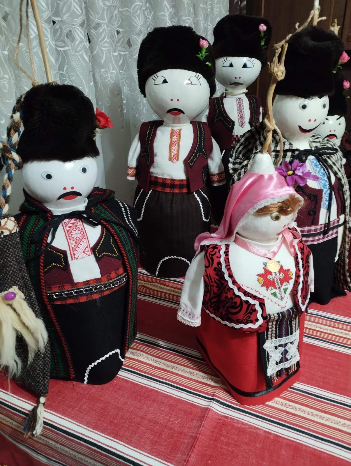 Кукли с автентични материали